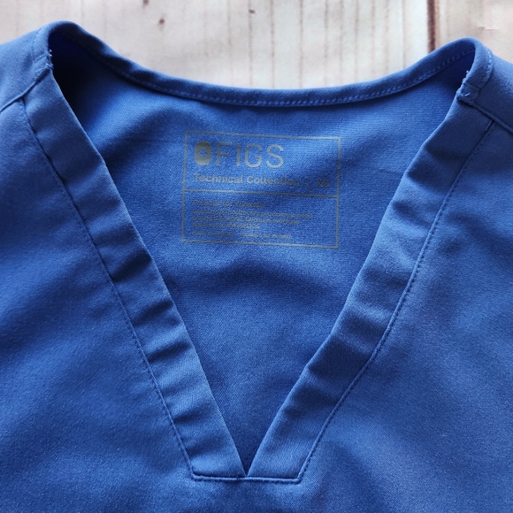 Figs "Casma Three Pocket Scrub Top" Denim Blue V-Neck FW1100 | Women's Size XS - Picture 5 of 13